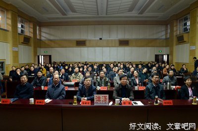 朱亚文的“王子理论”揭露了爱情中的权力游戏