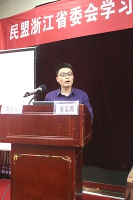 仰望星空与脚踏实地经典名句