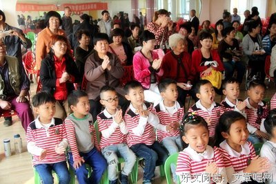 爸爸姓“死”，给孩子连取4个名都遭到宝妈反对，奶奶一改，绝了