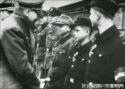 一位中国家长怒喷：让刘胡兰离我孩子远点！老师的回答让全体家长