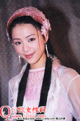 张静初《无双》中含泪抽烟镜头惊艳众人：这个沉寂多年的女人，活