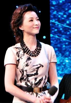 央视名嘴一生被6人睡，时隔4年含泪承认孩子父亲，只因不想当“小