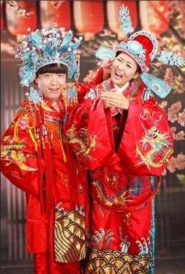 同老公离婚后我和一个女的好了，大家反对但我很幸福