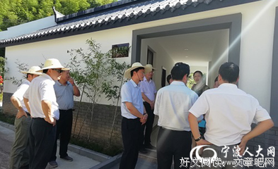 “我们轮流跟踪他上厕所，跟了3个月”