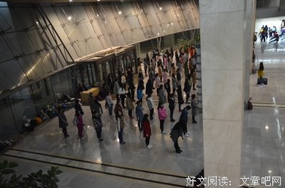 会里中事看而们于会里，刚中事看而们于刚优美的句子