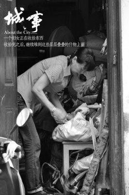 我爸在别人眼里是一个有礼貌的知识分子，在家却......