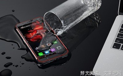 快递小哥深夜抢寄存柜：生命中哪有暴富，挣的都是辛苦钱！