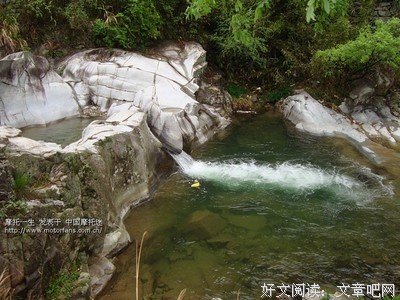 白河岸边雨中行
