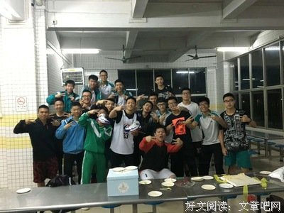 一段视频讽刺整个朋友圈：“开豪车，住豪宅”，随后反转让人沉默