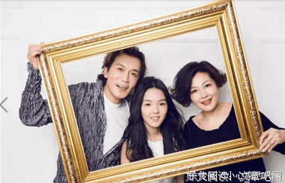 李咏去世的第79天，女儿发大尺度裸露照：人生苦短，及时相爱