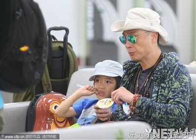 真相：父亲赖在体验中心，竟是那里有“小姐姐”（下）