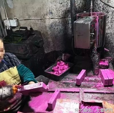 爸爸舌吻高二女儿、偷摸屁股，强迫一起洗澡：“女儿的身体，就是