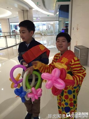 “来，孩子，红包！”“不，叔叔，妈妈不让我要！”