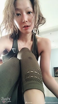 看完47岁郑秀文的身材照，我扔下了手中的年夜饭