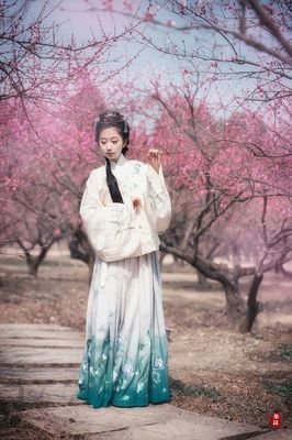 女人动情后想约你，通常会说3类话，聪明的男人要明白
