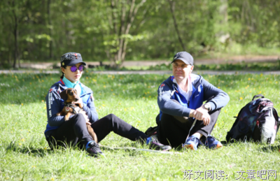 遇到养父汉斯，是这个不幸的小女孩一生的幸运