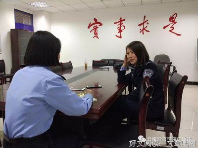 没崩~她还真的是集美貌与智慧于一身的女子！