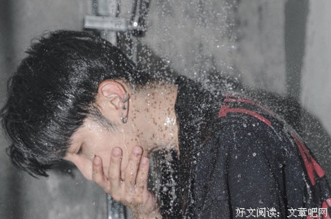 关于一个人的不黎不疾的句子
