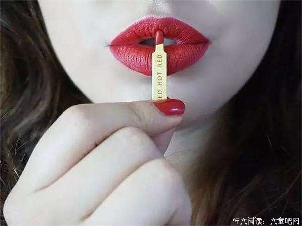 那些买菜都涂口红的女人，后来都被宰哭了 
