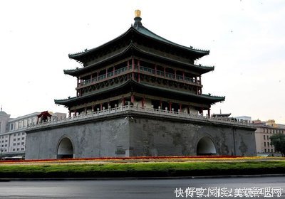 “一个出轨女的诞生。”