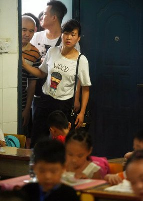 “凌晨两点放学的幼儿园”刷屏，真相扎心：生活很苦，也会很甜