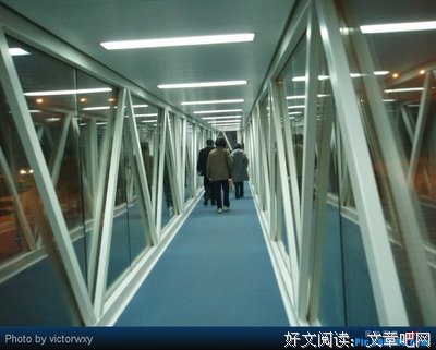 以后的路你一个人慢慢走，我坐飞机。