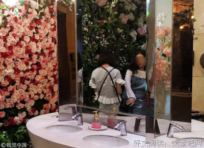 成年人的不堪，都藏在厕所里