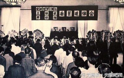 我把老婆让给你，但你要帮我严守一个秘密