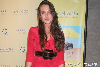 白富美截胡我未婚夫，再见面竟秒下跪