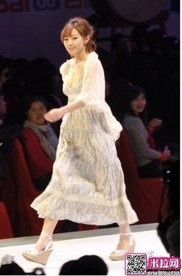 “交往3年，他给女同事拍私房照。”