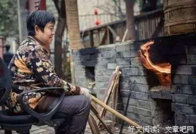 用香烛纸钱给婆婆做见面礼，她看后却开心的跳了起来