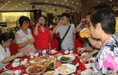 亲妈砸40万铺路，誓死送我上枝头