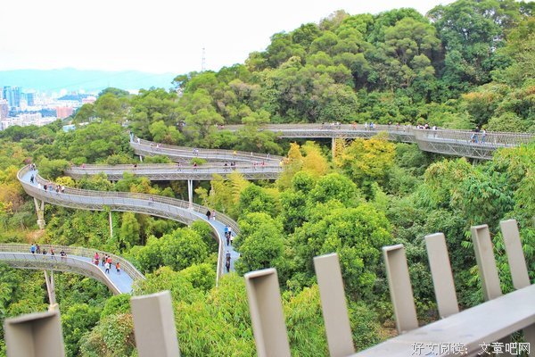 “不去旅游的人，不配谈幸福。”
