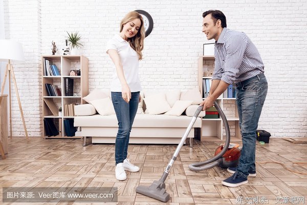 老公和另一个女人正在房间内，我该不该冲进去