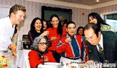 豪门原配，就是用来「辜负」的