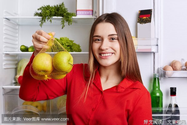 女人，因为可爱而美丽