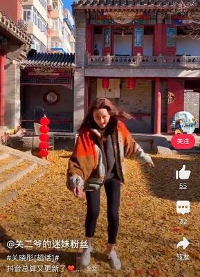 小狗粮｜脱下的衣服丢了一地