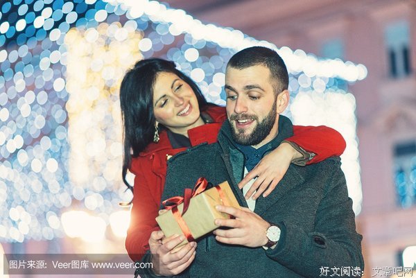 当女人主动问你要礼物的时候，她的心里到底在想什么