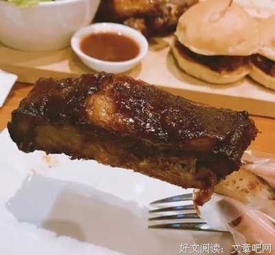 叶一秋：楼下的果树