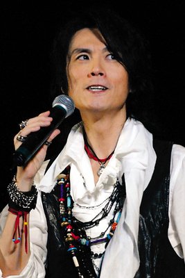 把 42 岁活成 18 岁的范晓萱：结婚耽误我行走江湖