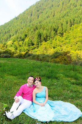 老公半夜起床，藏他和野花的婚纱照