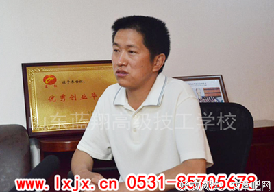 打工仔的艰难爱情：她读研了，她读博了，她和我分手了｜故事FM