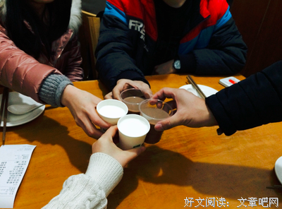 不言不语。