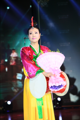 晨 光 倾 情， 愿 美 丽 永 恒