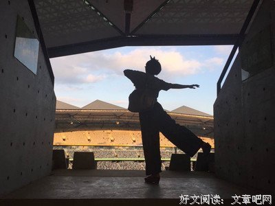 嗤嗤的句子
