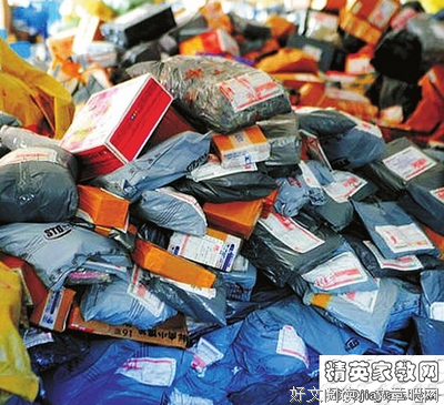 48岁女快递员下跪事件：生而为人，我很抱歉