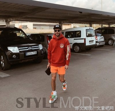 只要 1 件白 T 恤，就能 7 天穿得不！重！样！