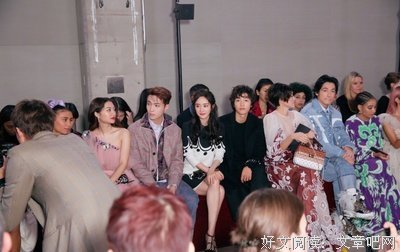 软萌减龄显脸小！瞬间提升颜值还不挑人的 4 款发型了解一下？