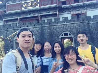 描写寸步不离的经典句子