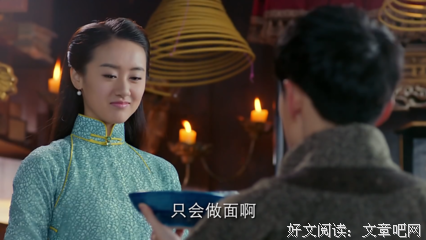 师父师母出门后，他带19岁的小师妹去换衣服。